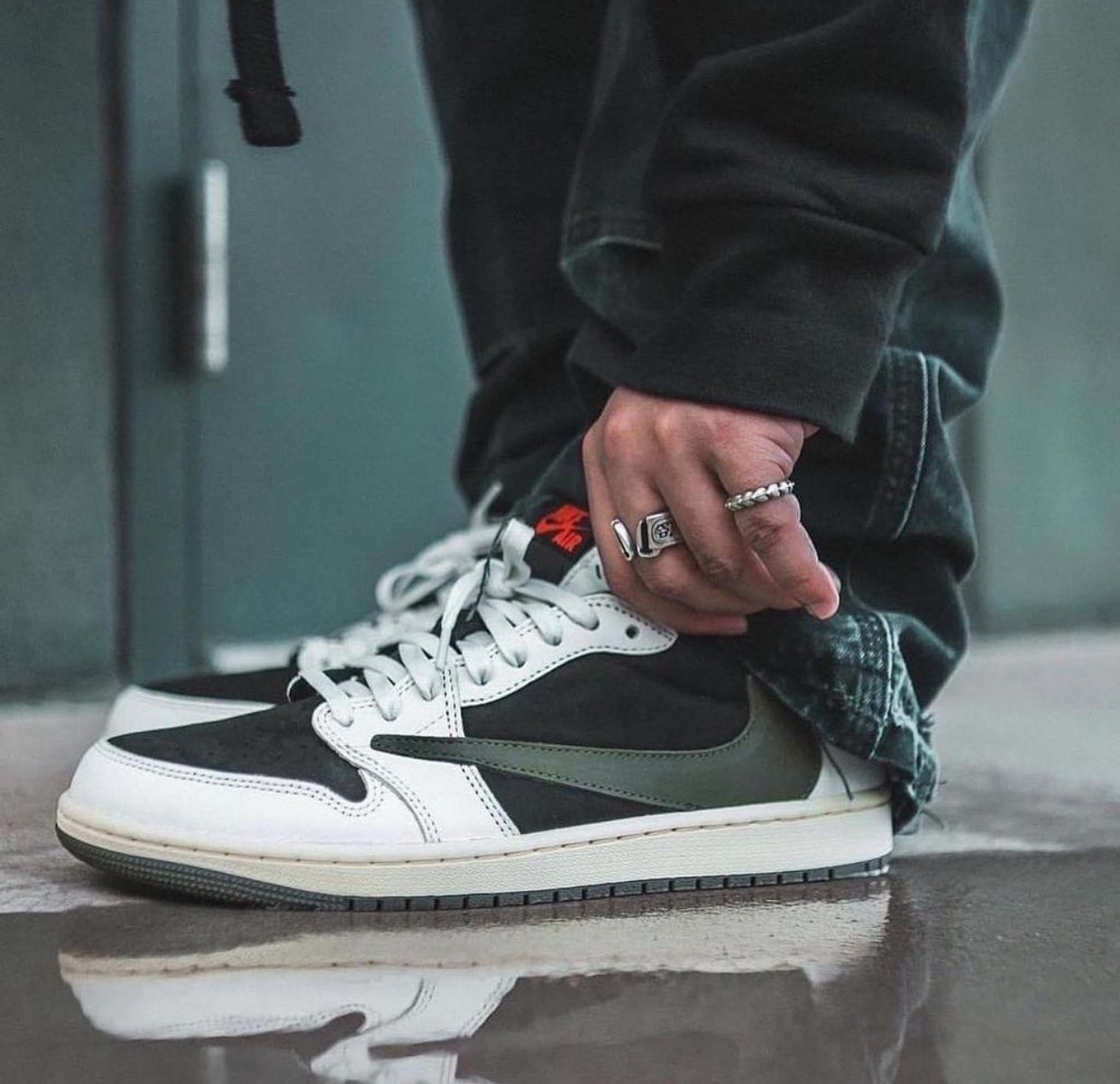 Travis Scott x Air Jordan 1 Low Olive